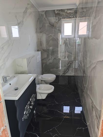 Casă cu 3 camere cu Canalizare în Central