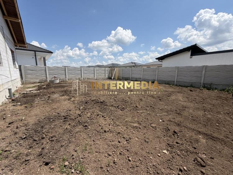 Casă individuală cu 4 camere cu Canalizare în Cetate