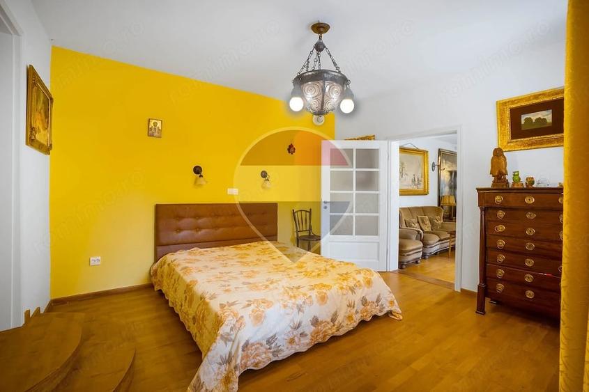 Casă cu 8 camere cu Teren 164 Mp în Brașovul Vechi