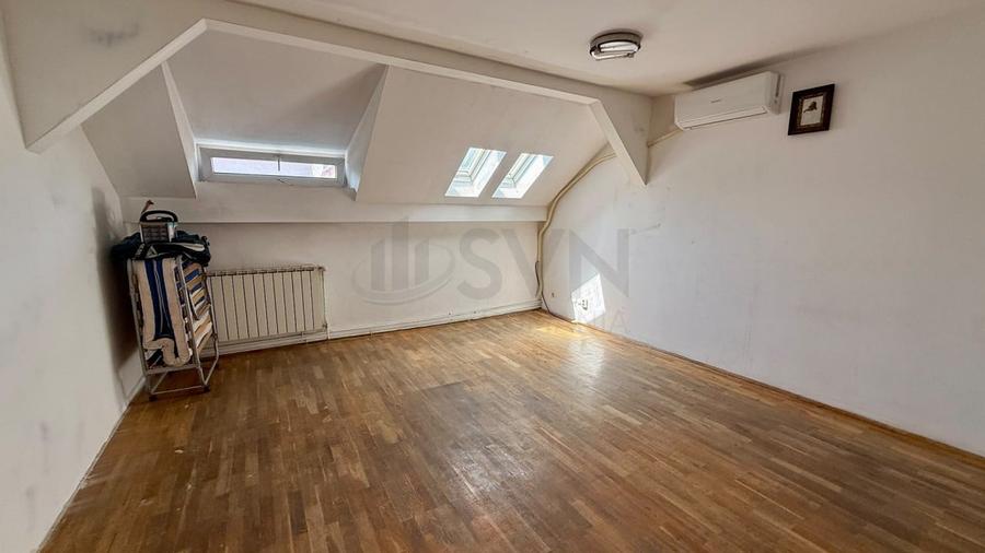 Casă individuală cu 10 camere cu Teren 387 Mp în P-ța Muncii