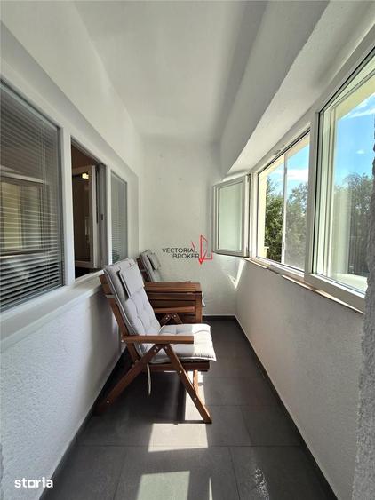 Apartament cu 4 camere decomandat în Tei