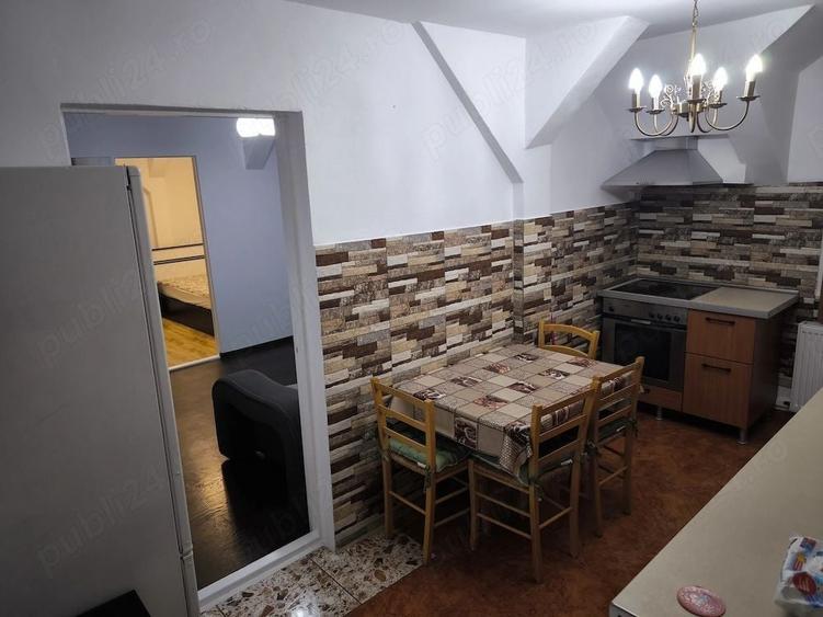 Apartament cu 3 camere semidecomandat, mobilat în Vasile Aaron