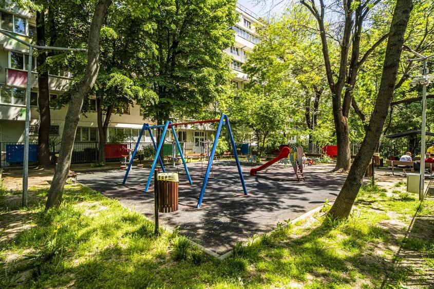 Apartament cu 2 camere semidecomandat în 1 Mai