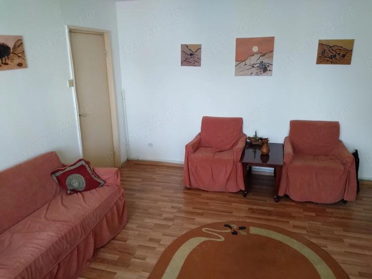 Apartament cu 3 camere semidecomandat în Est