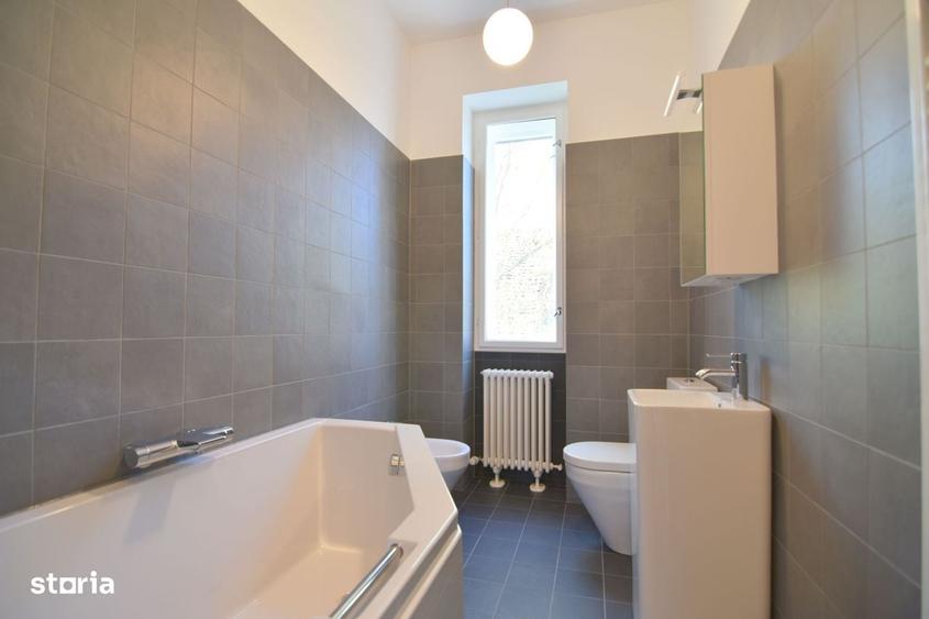 Apartament cu 3 camere decomandat în Neptun