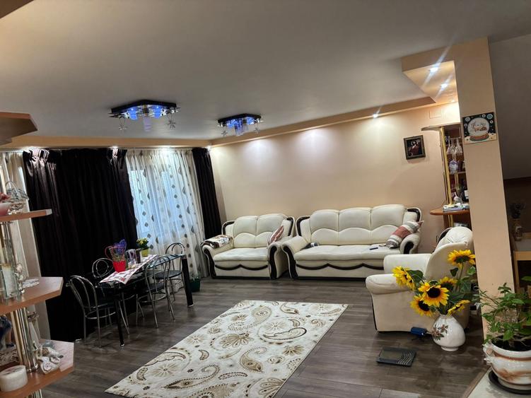 Casă cu 4 camere cu Garaj în Tărtășești