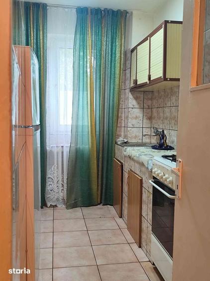 Apartament cu 2 camere semidecomandat în Craiovița Nouă