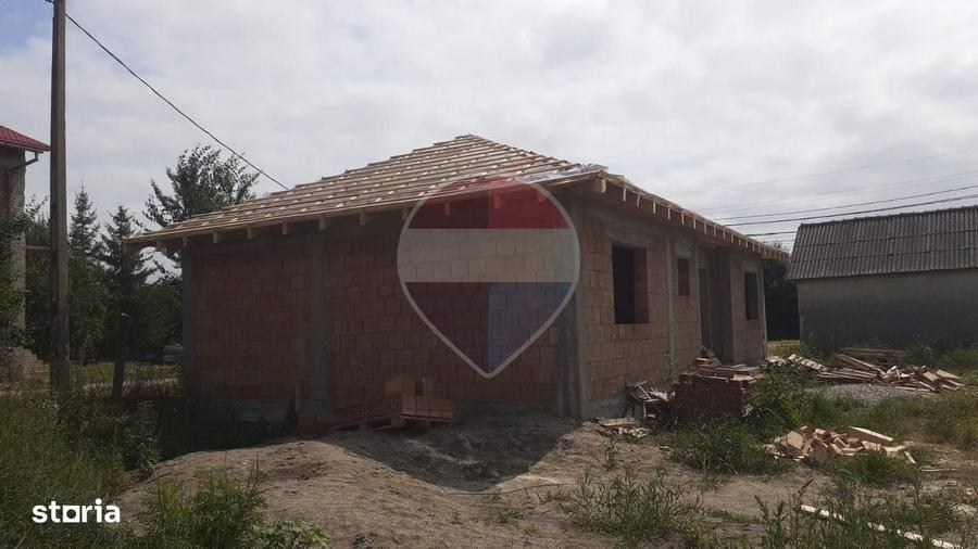 Casă cu 4 camere în Hălchiu