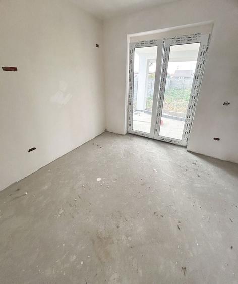 Apartament cu 5 camere decomandat în Urseni