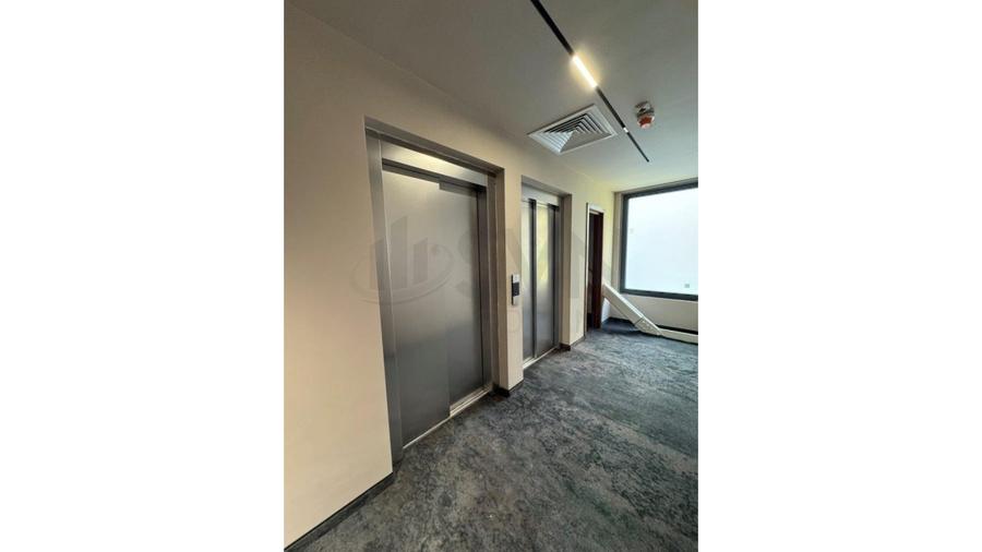 Hotel/Pensiune, de 2,930 mp, în P-ța Romană