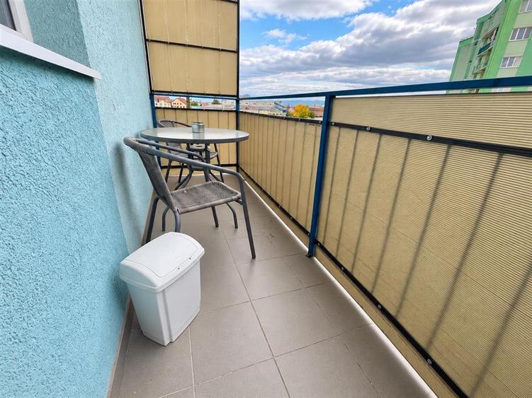 Apartament cu 3 camere decomandat, mobilat în Turnișor