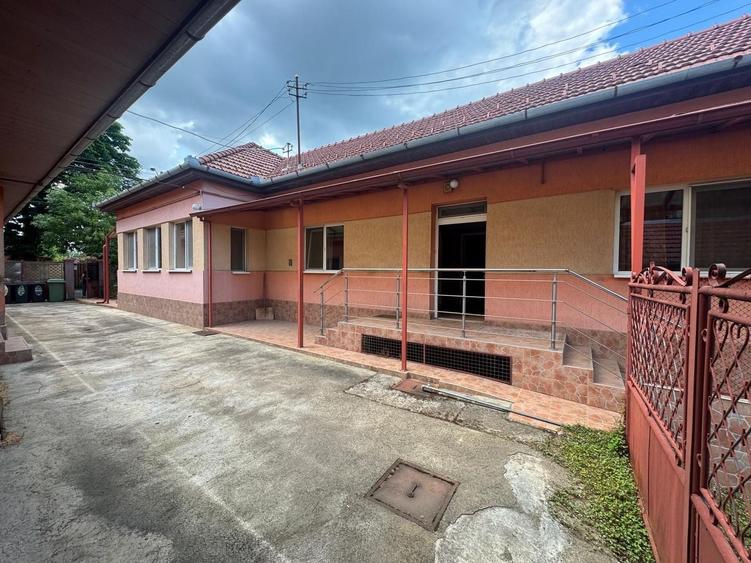 Casă individuală cu 3 camere cu Canalizare în Mărăști