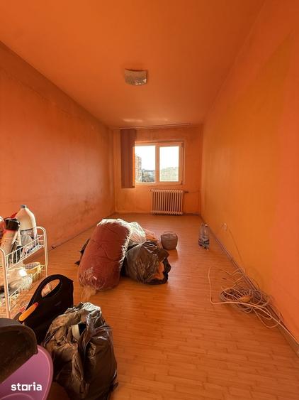 Apartament cu 3 camere semidecomandat în Șagului