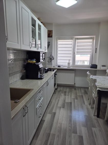 Apartament cu 3 camere decomandat în Progresul