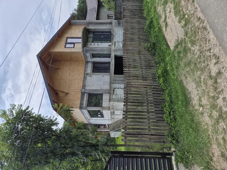 Casă cu Teren 500 Mp în Central