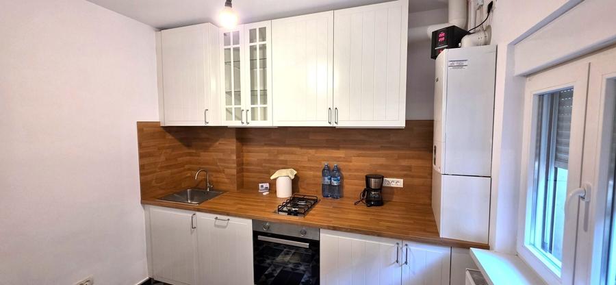 Apartament cu 4 camere semidecomandat în Banu Manta