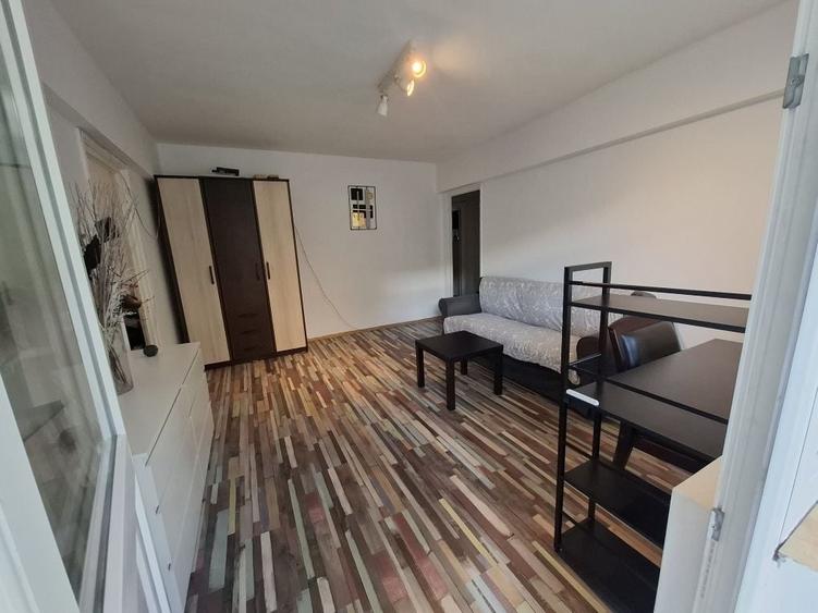 Apartament cu 3 camere semidecomandat în Câmpia Libertății
