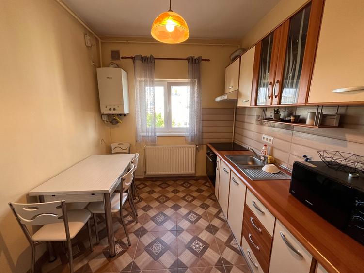 Apartament cu 2 camere decomandat în Piața Cluj