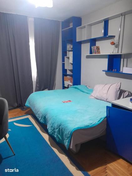 Apartament cu 3 camere decomandat în Exterior Vest