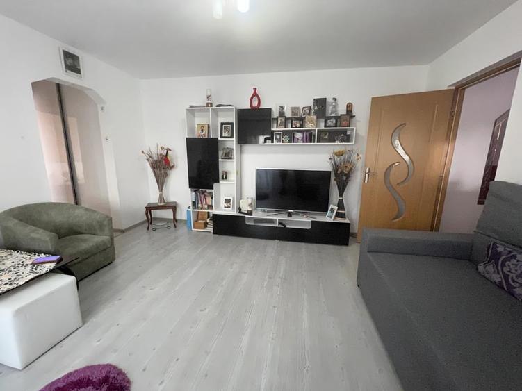 Apartament cu 2 camere semidecomandat în 6 Vânători