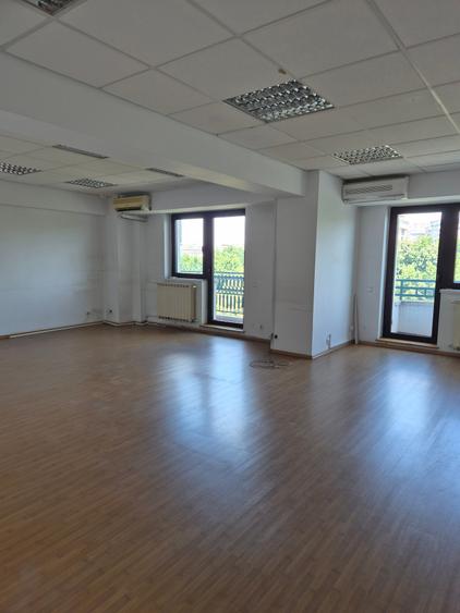 Birou, de 146.47999572754 mp, în P-ța Unirii