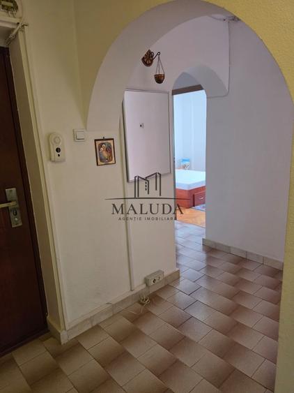 Apartament cu 4 camere decomandat, mobilat în Ultracentral