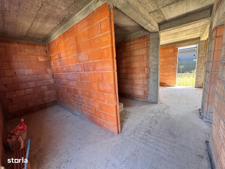Casă cu 4 camere decomandat cu Teren 300 Mp în Șura Mică