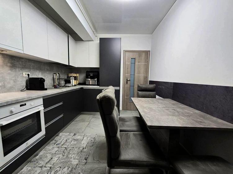 Apartament cu 3 camere semidecomandat, mobilat în Dobroești