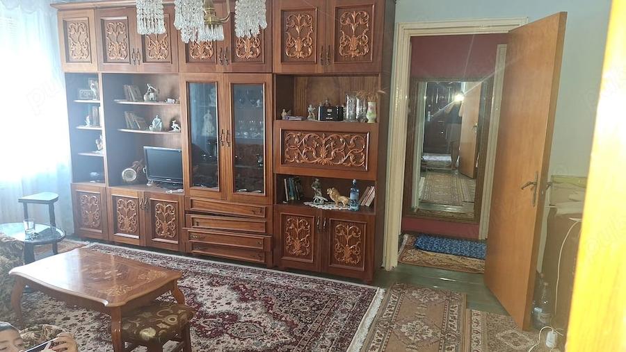 Apartament cu 3 camere semidecomandat în Titan