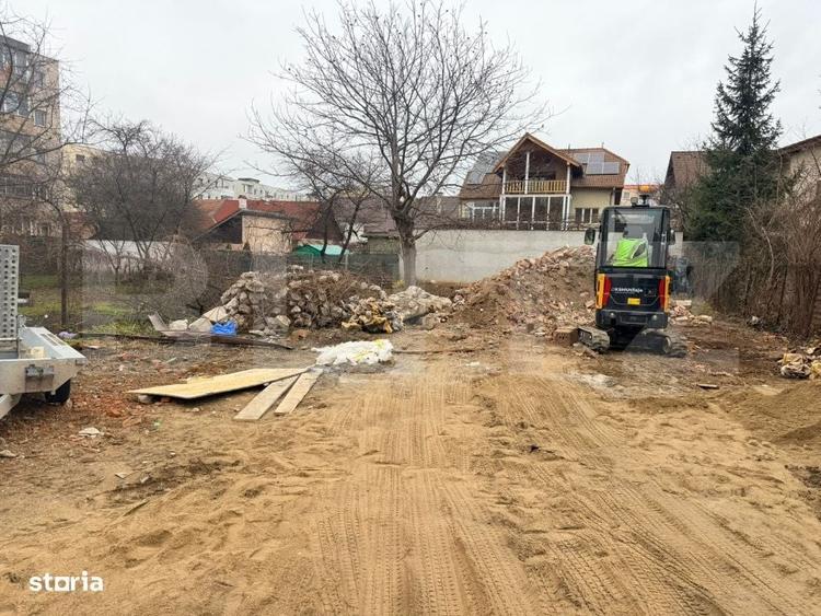 Spațiu comercial, în Tractorul