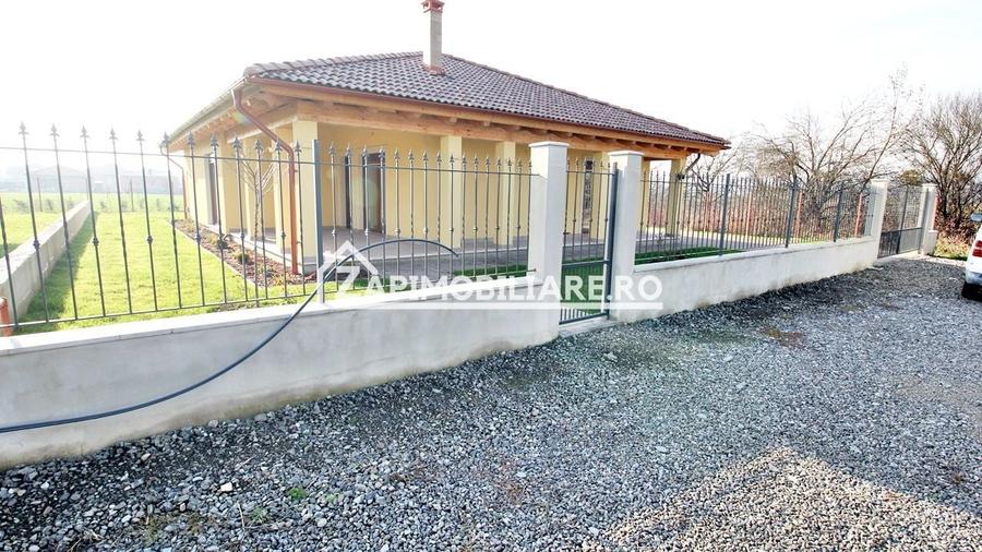 Casă individuală cu 4 camere cu Canalizare în Sângeorgiu de Mureș