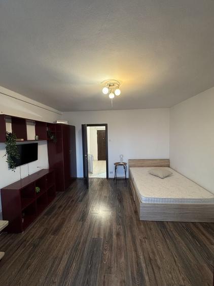 Garsonieră decomandată în Lucrețiu Pătrășcanu