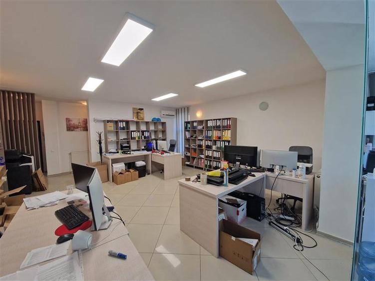 Apartament cu 3 camere semidecomandat în Herăstrău