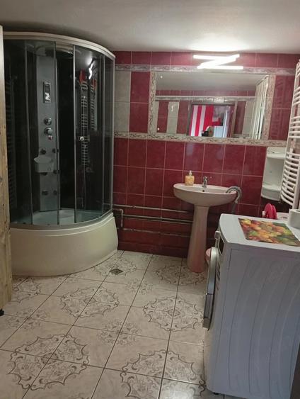 Casă cu 5 camere cu Teren 1400 Mp în Fundătura