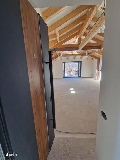 Apartament cu 5 camere în Aviatorilor