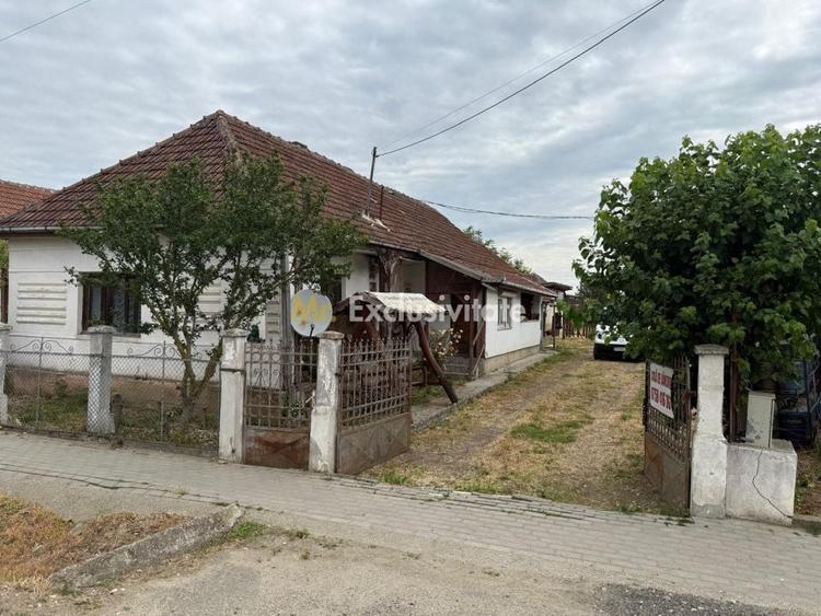 Casă individuală cu 3 camere cu Canalizare în Livada