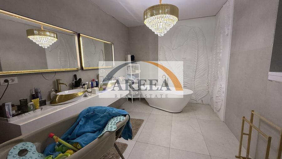 Casă individuală cu 7 camere cu Canalizare în Tunari