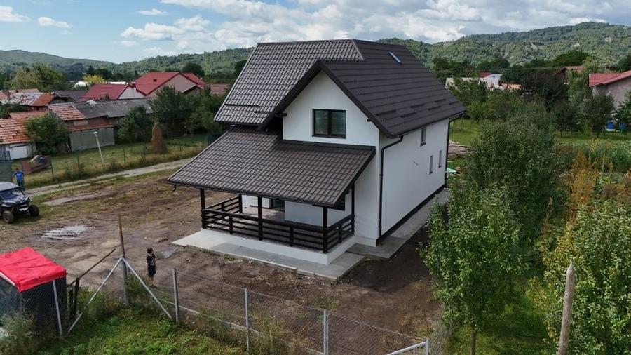 Casă cu 4 camere cu Teren 575 Mp în Brebu
