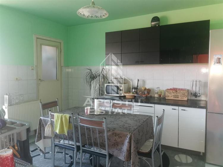 Casă individuală cu 5 camere cu Canalizare în Plopi
