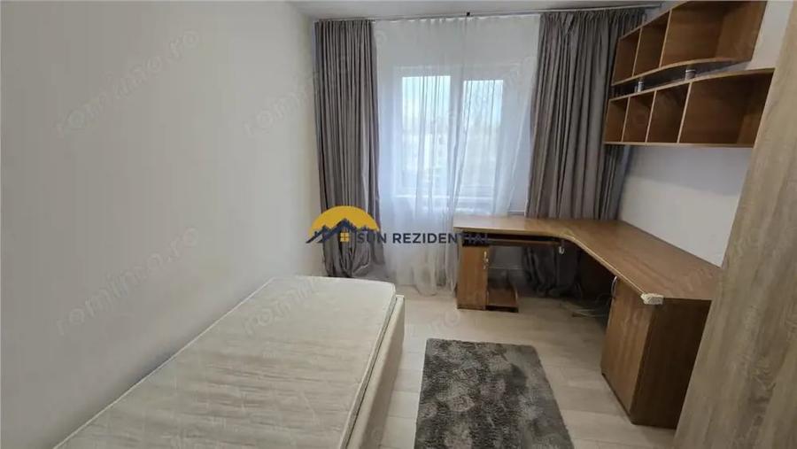 Apartament cu 3 camere semidecomandat în Berceni