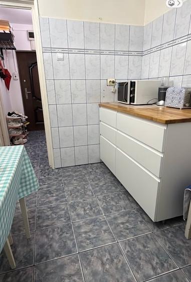 Apartament cu 2 camere semidecomandat, mobilat în Central