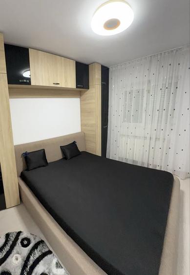Apartament cu 3 camere decomandat în Exterior Vest