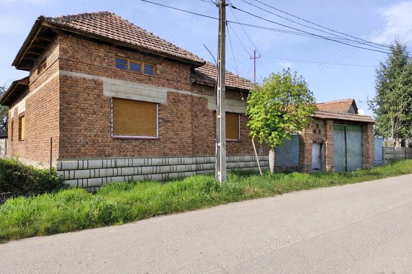 Casă cu 4 camere cu Teren 4122 Mp în Petid