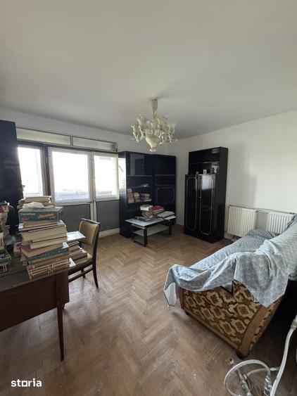 Apartament cu 4 camere decomandat în Central