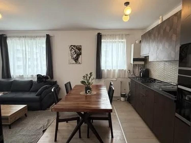 Apartament cu 2 camere semidecomandat în Berceni