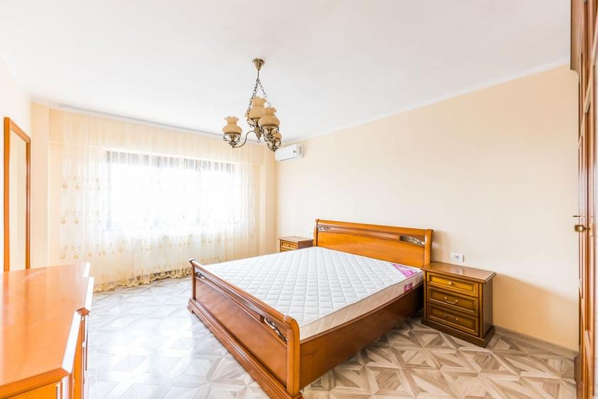 Apartament cu 3 camere semidecomandat în Intim