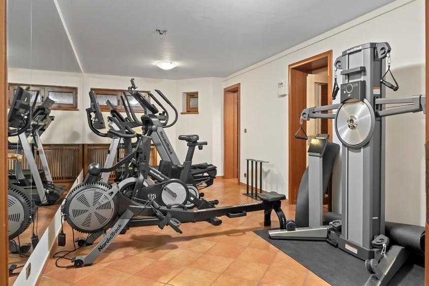 Casă individuală cu 4 camere cu Canalizare în Pipera