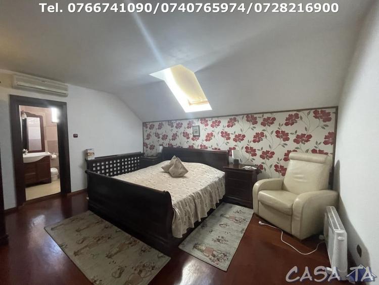 Casă individuală cu 8 camere cu Canalizare în Central