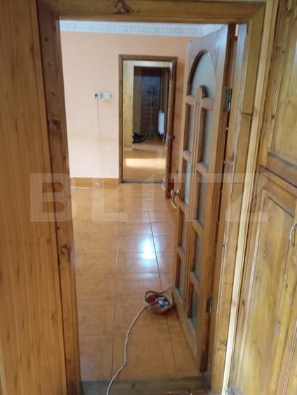 Apartament cu 3 camere semidecomandat, mobilat în Micro 11