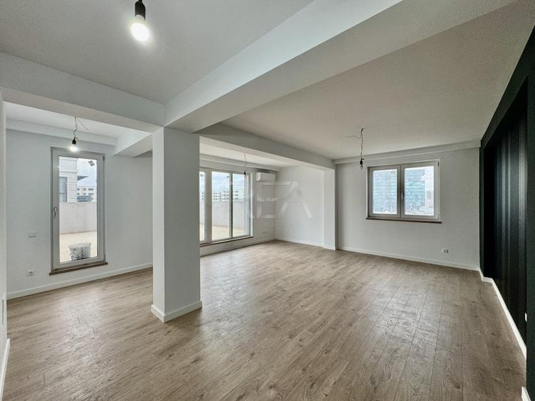 Penthouse cu 2 camere decomandat în Pipera